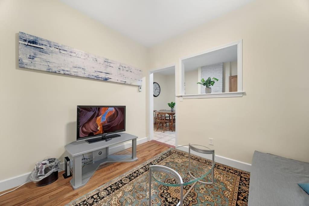 Newly Renovated 2Br1Ba Apt At The Boston City Exterior foto